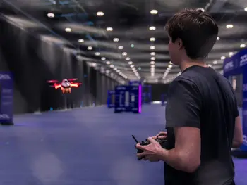 全球顶级自主无人机竞速盛宴！14支国际战队争夺百万美元奖金 | 全球低空