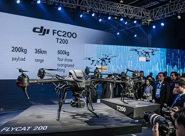 大疆“双王炸”空降佛山！FC200载重200kg硬刚高原，T200同步亮相，1.8亿趟飞行夯实低空物流底座