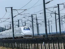 公安部公布无人机影响铁路安全典型案例，警示公众守法飞行